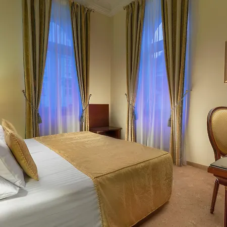 Savoy Westend מלון