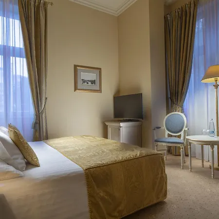 Savoy Westend كارلوفي فاري
