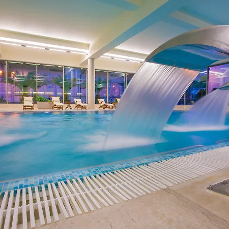 Savoy Westend 5* كارلوفي فاري
