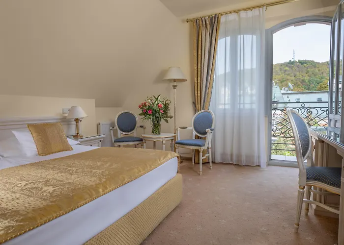 فندق Savoy Westend كارلوفي فاري