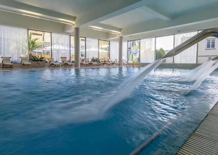 Savoy Westend فندق كارلوفي فاري