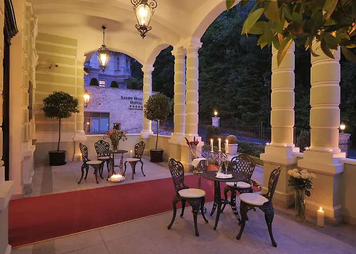 Savoy Westend فندق كارلوفي فاري