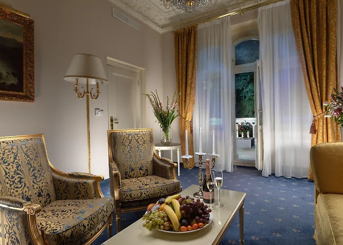 فندق Savoy Westend كارلوفي فاري