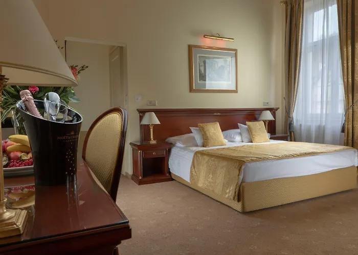 Savoy Westend فندق