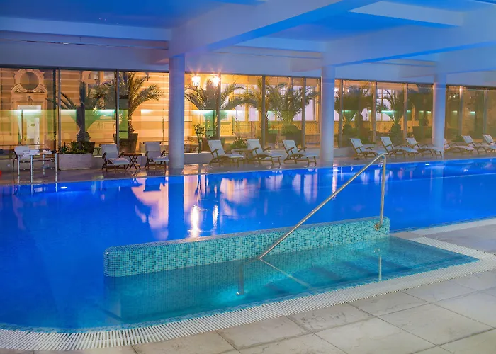 Savoy Westend فندق 5*