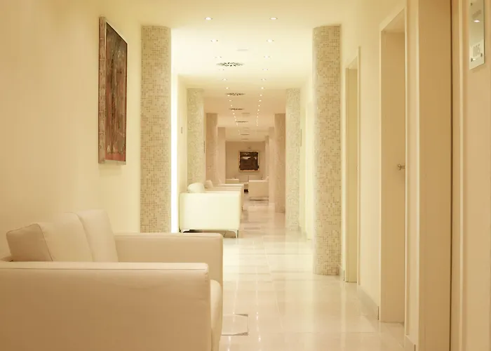 Savoy Westend فندق كارلوفي فاري