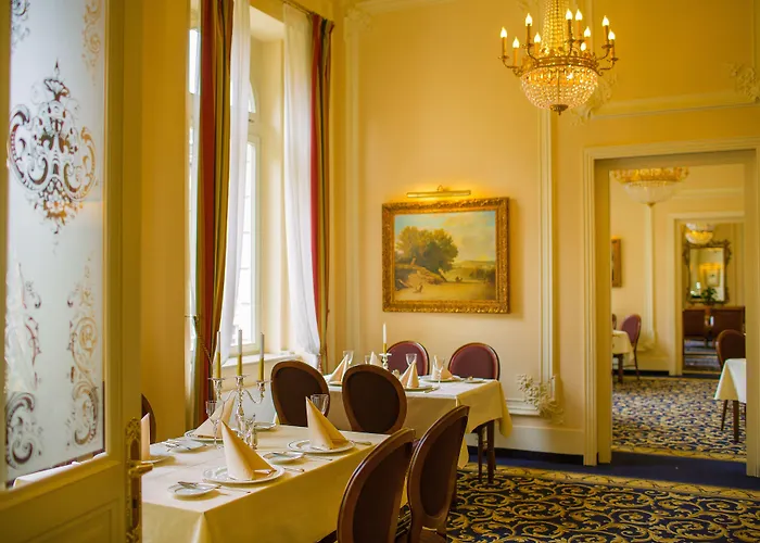 فندق Savoy Westend كارلوفي فاري